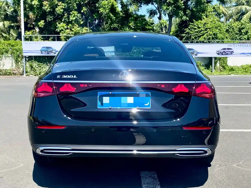 Mercedes-Benz E-Class — миниатюра 5