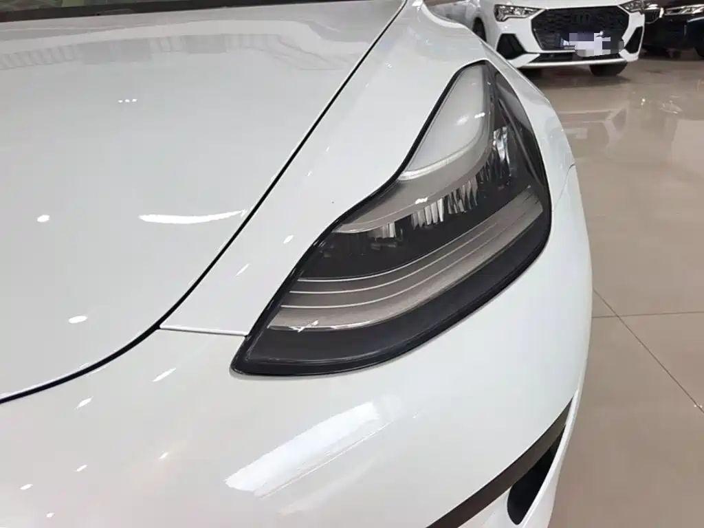 Tesla Model 3 — миниатюра 24
