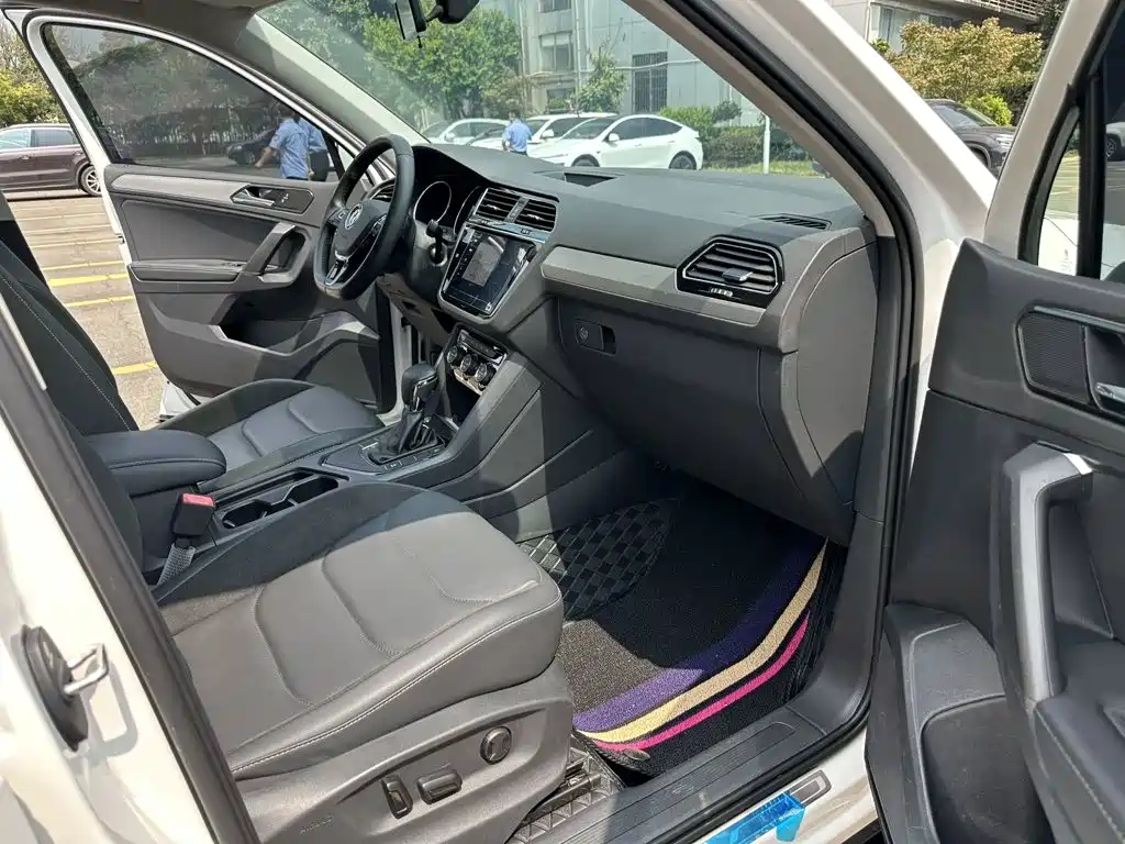 Volkswagen Tiguan L — миниатюра 12