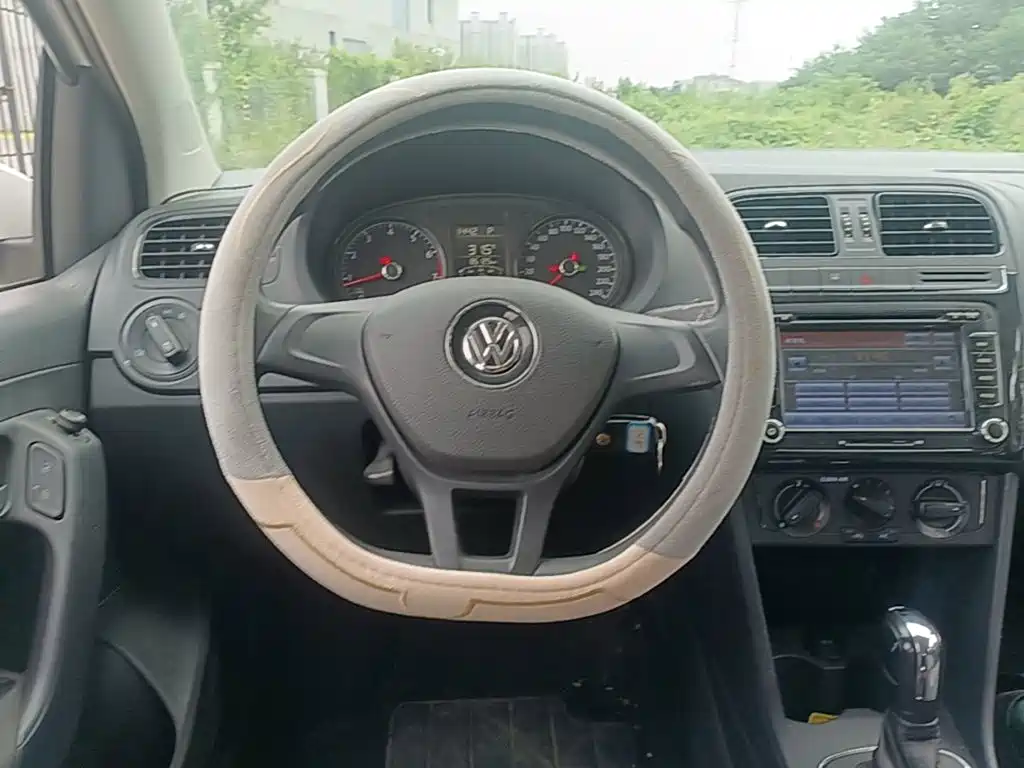Volkswagen Polo — миниатюра 11