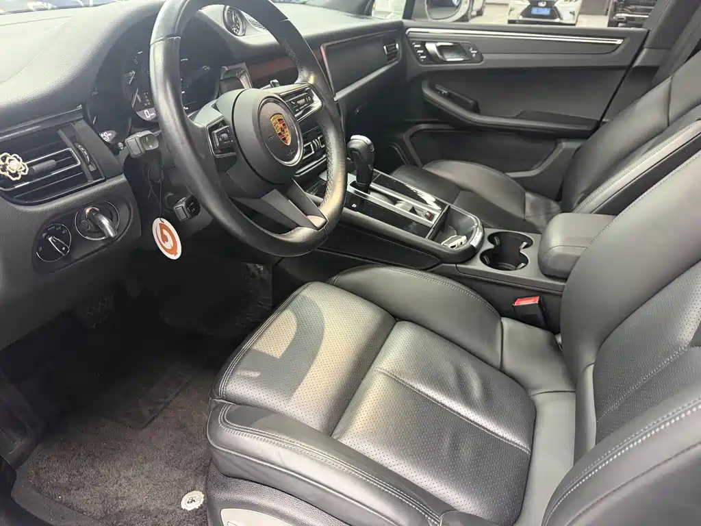 Porsche Macan — миниатюра 5
