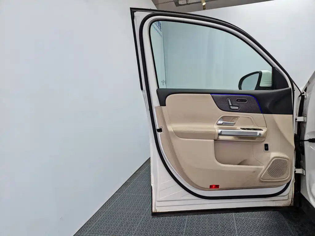 Mercedes-Benz EQB — миниатюра 13