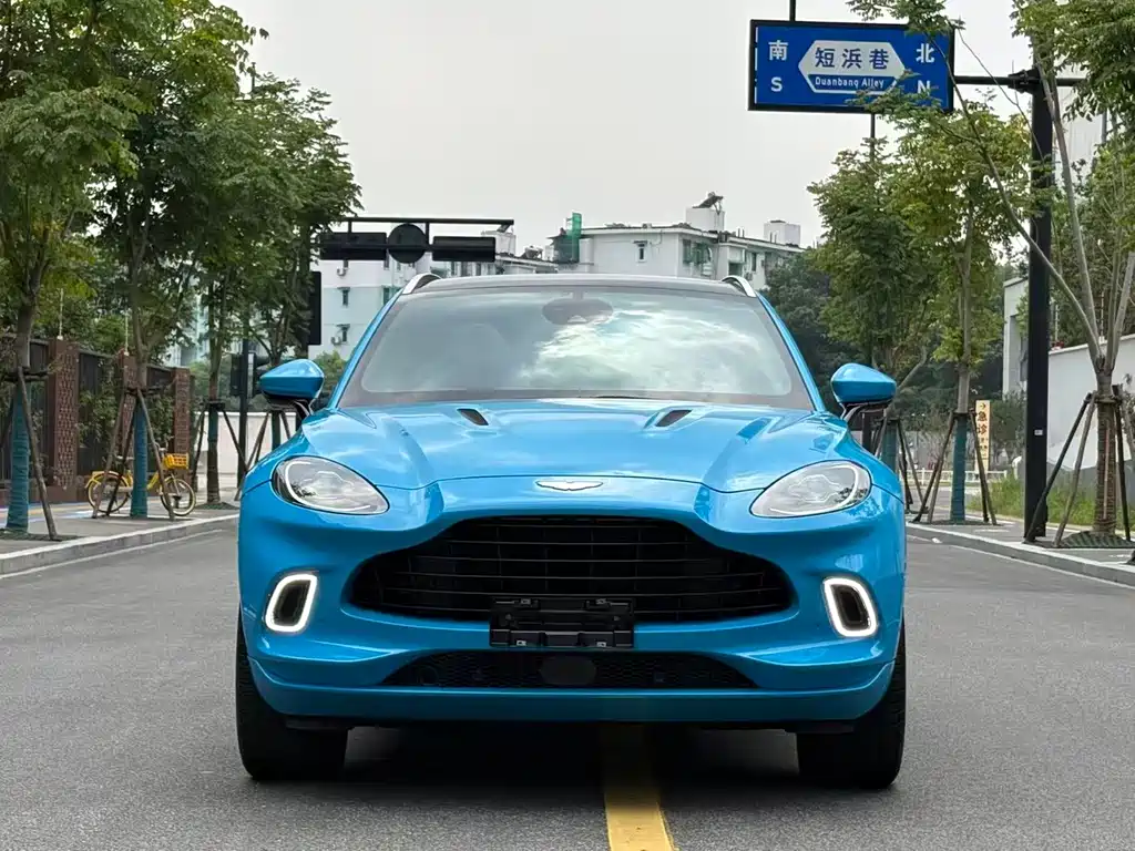 Aston Martin DBX — миниатюра 2