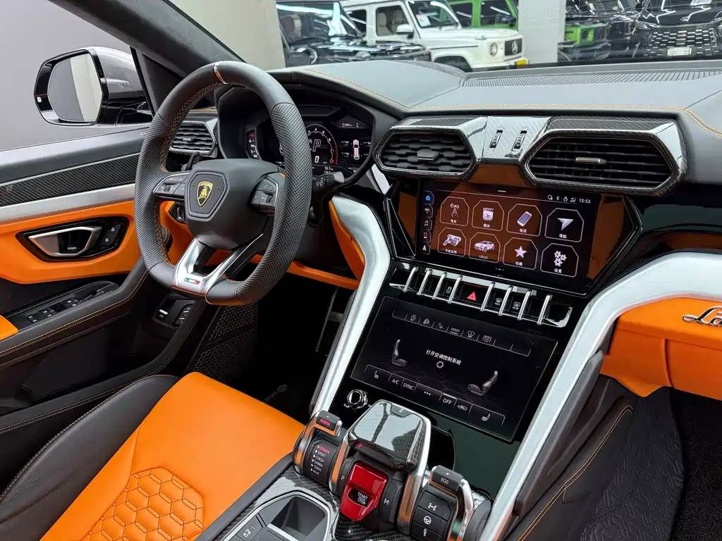 Lamborghini Urus - фото 15