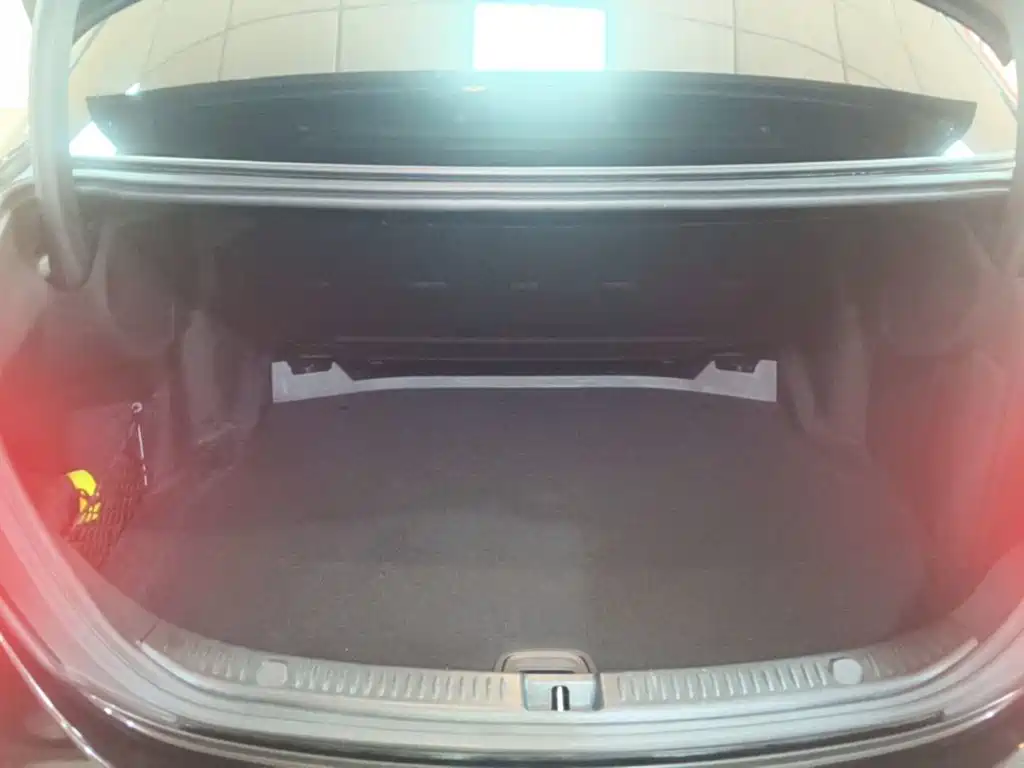 Mercedes-Benz E-Class — миниатюра 19
