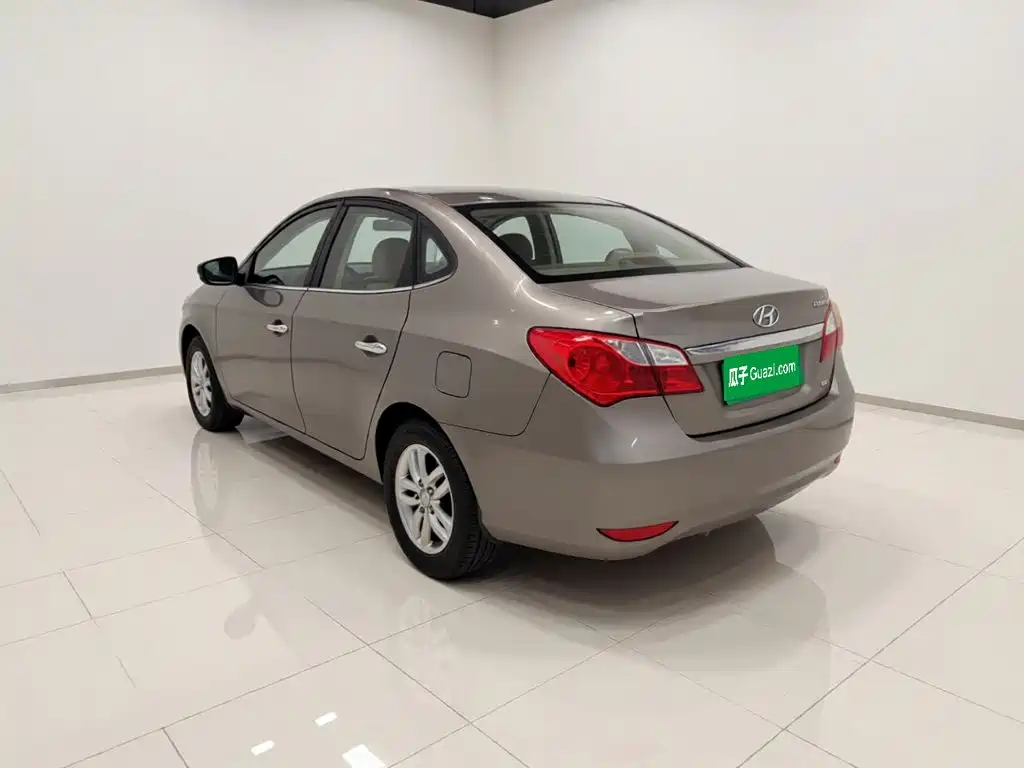 Hyundai Elantra — миниатюра 4