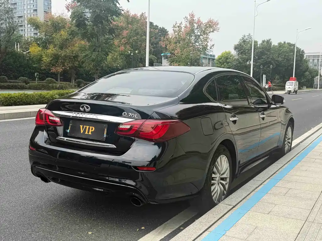 Infiniti Q70 — миниатюра 5