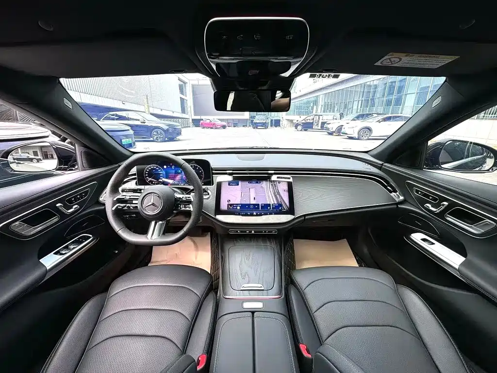 Mercedes-Benz E-Class — миниатюра 6