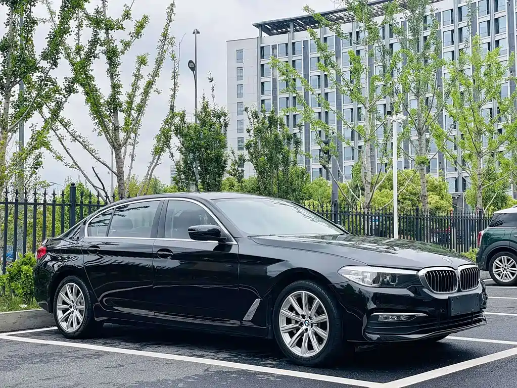 BMW 5 Series — миниатюра 3