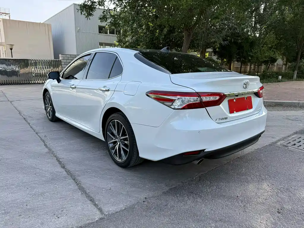 Toyota Camry — миниатюра 4