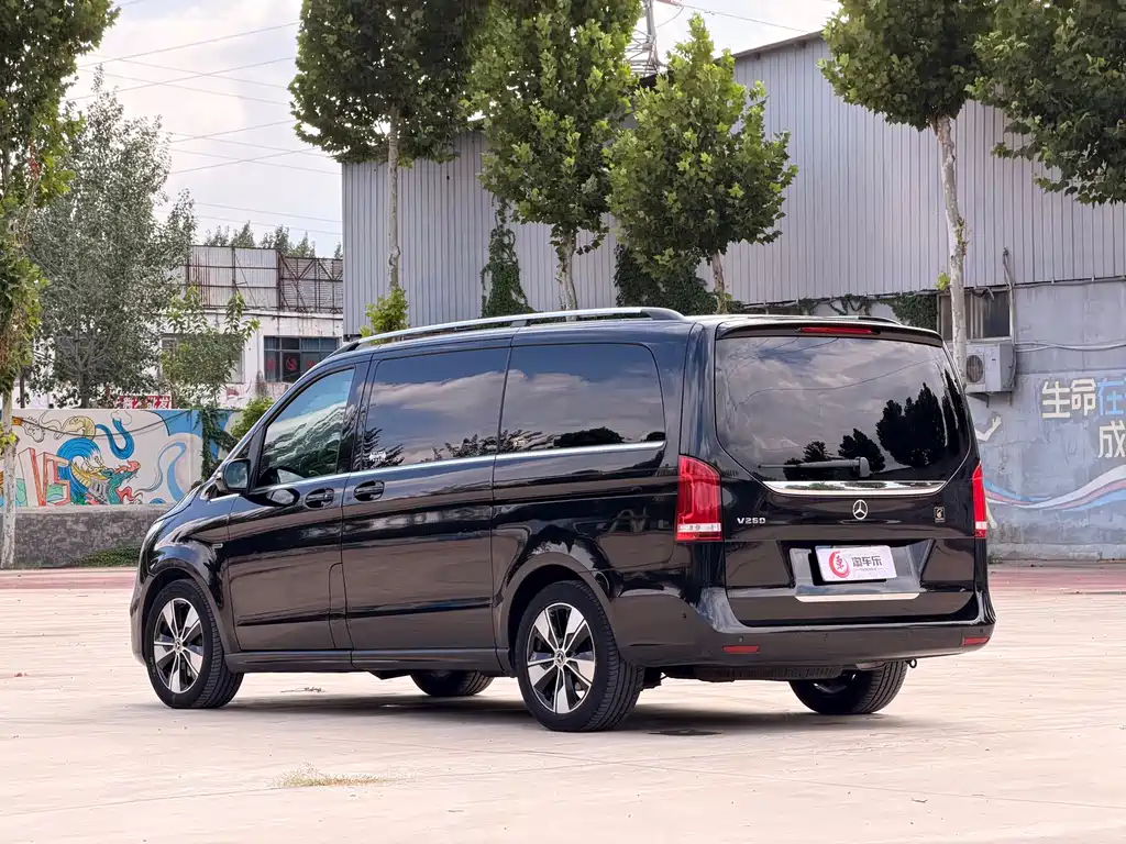 Mercedes-Benz V-Class — миниатюра 20