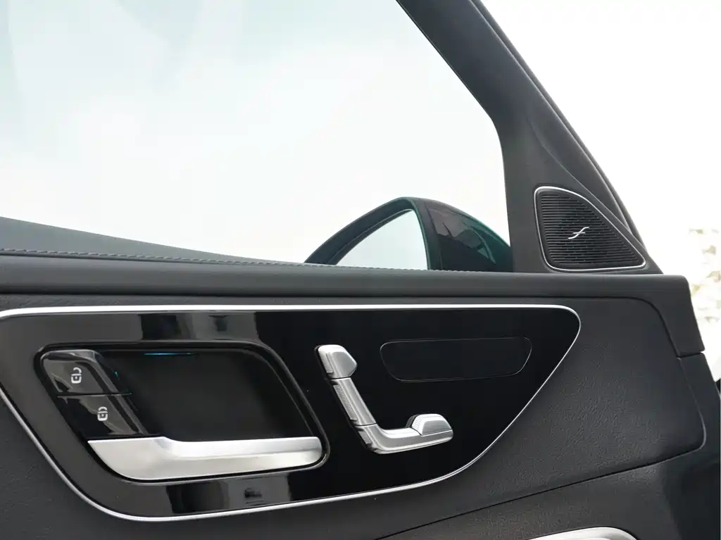 Mercedes-Benz C-Class — миниатюра 5