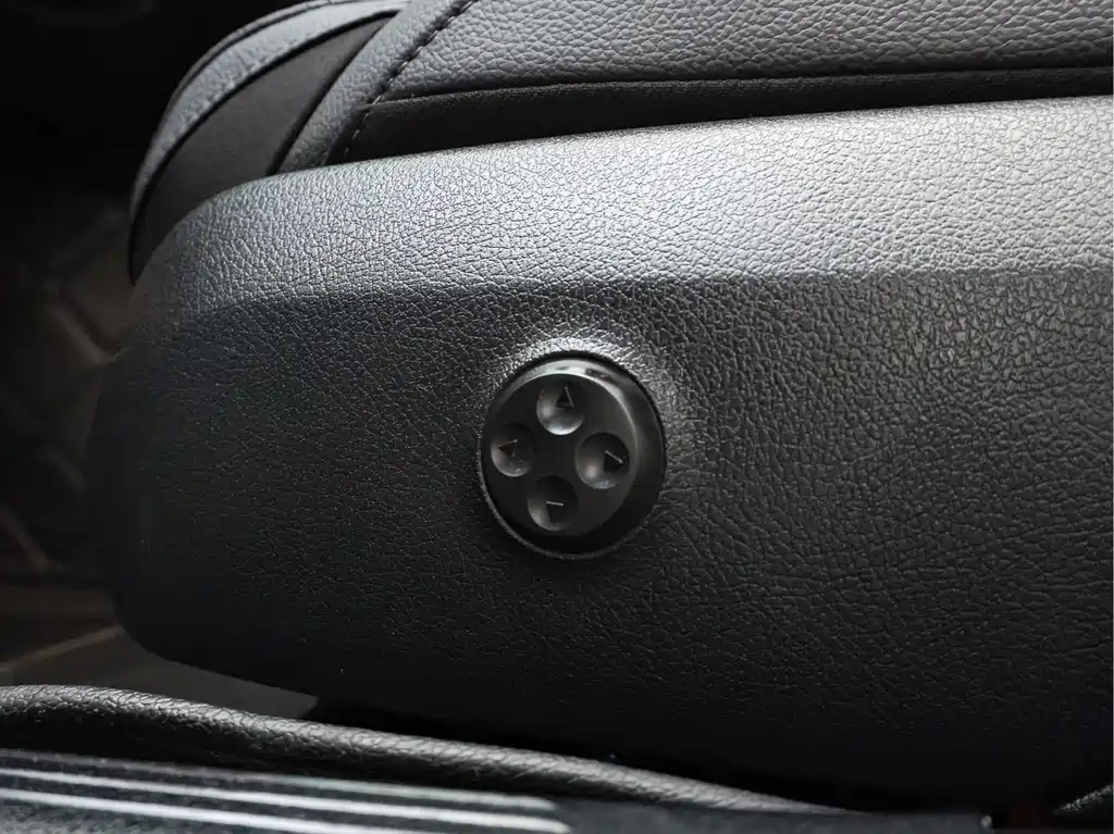 Mercedes-Benz C-Class — миниатюра 11