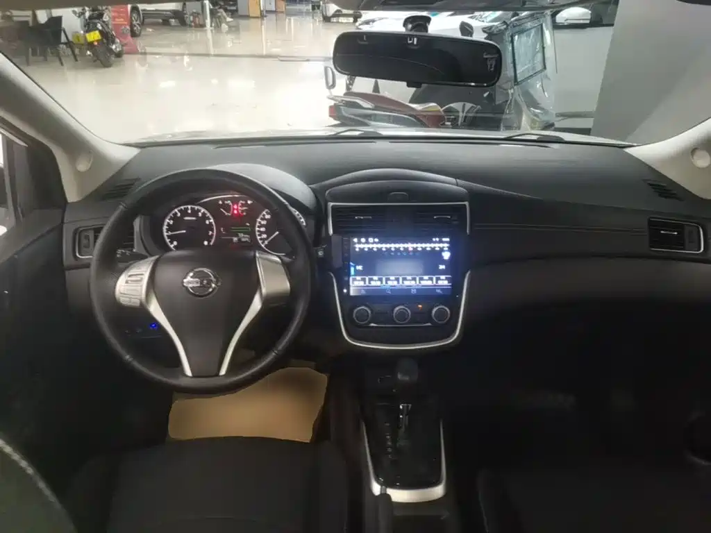 Nissan Tiida — миниатюра 10