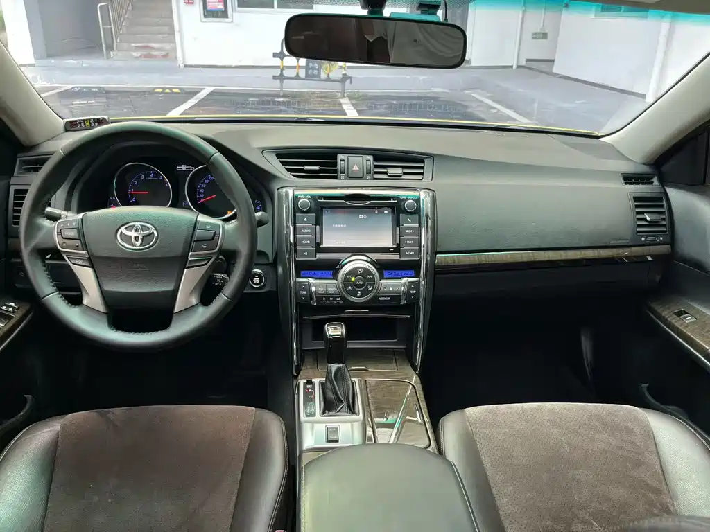 Toyota Reiz — миниатюра 5