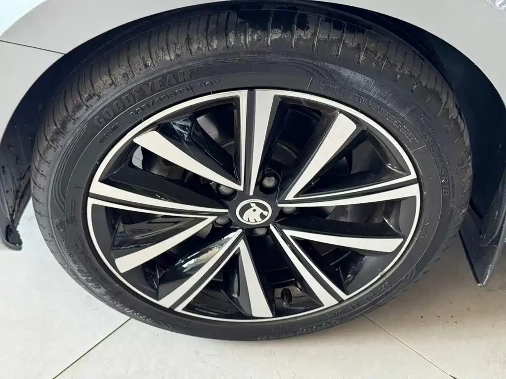Skoda Superb — миниатюра 3