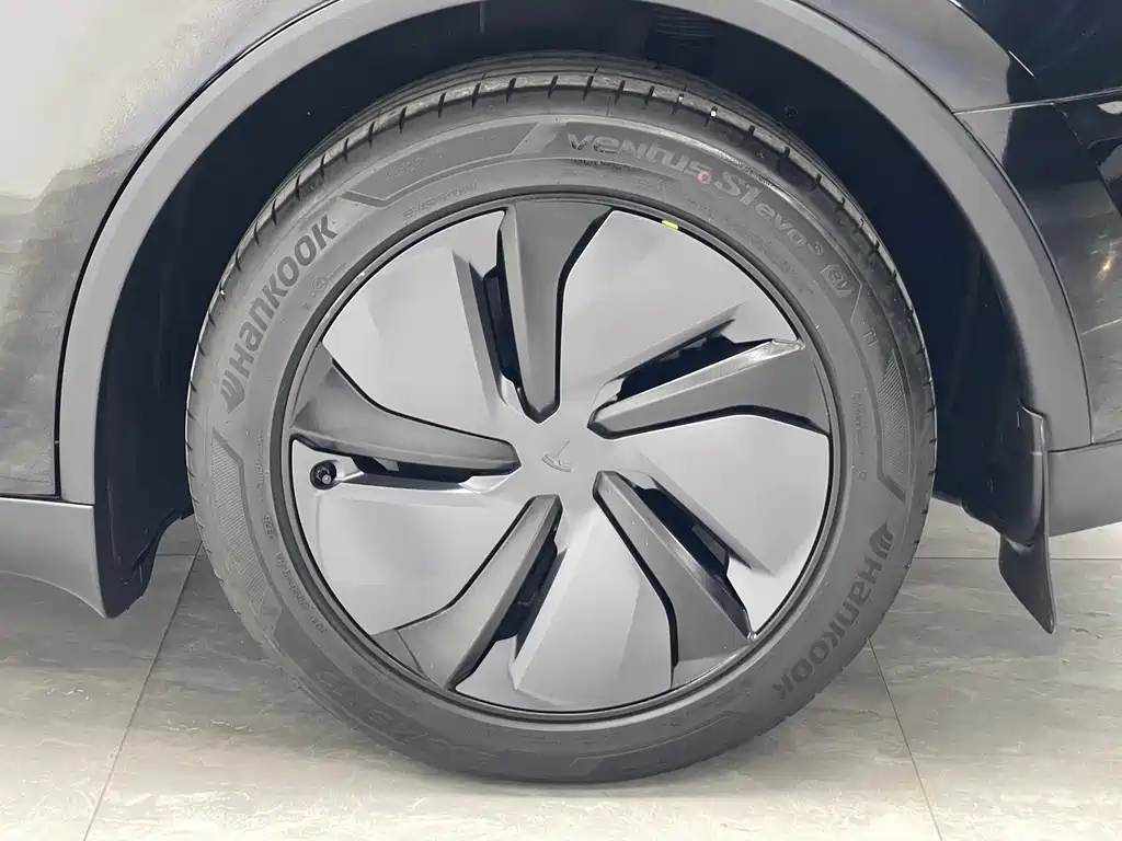 Tesla Model Y — миниатюра 19