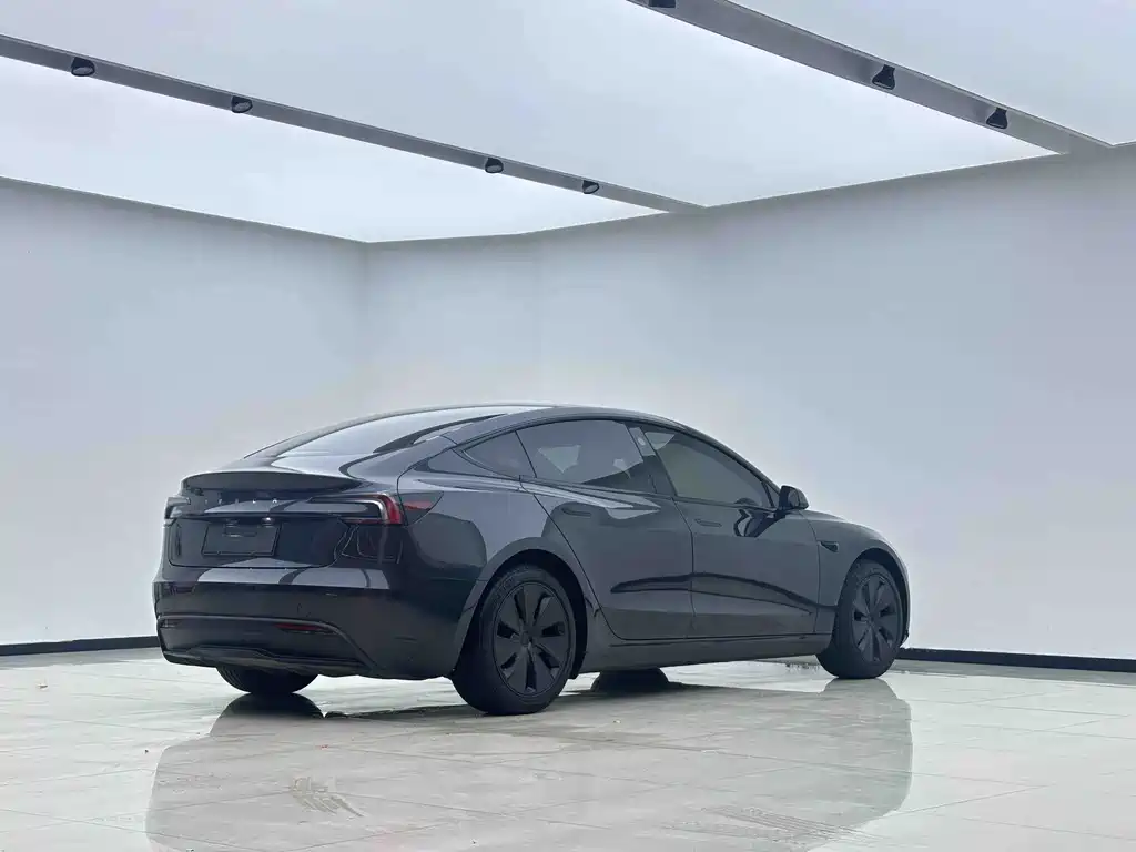Tesla Model 3 — миниатюра 12