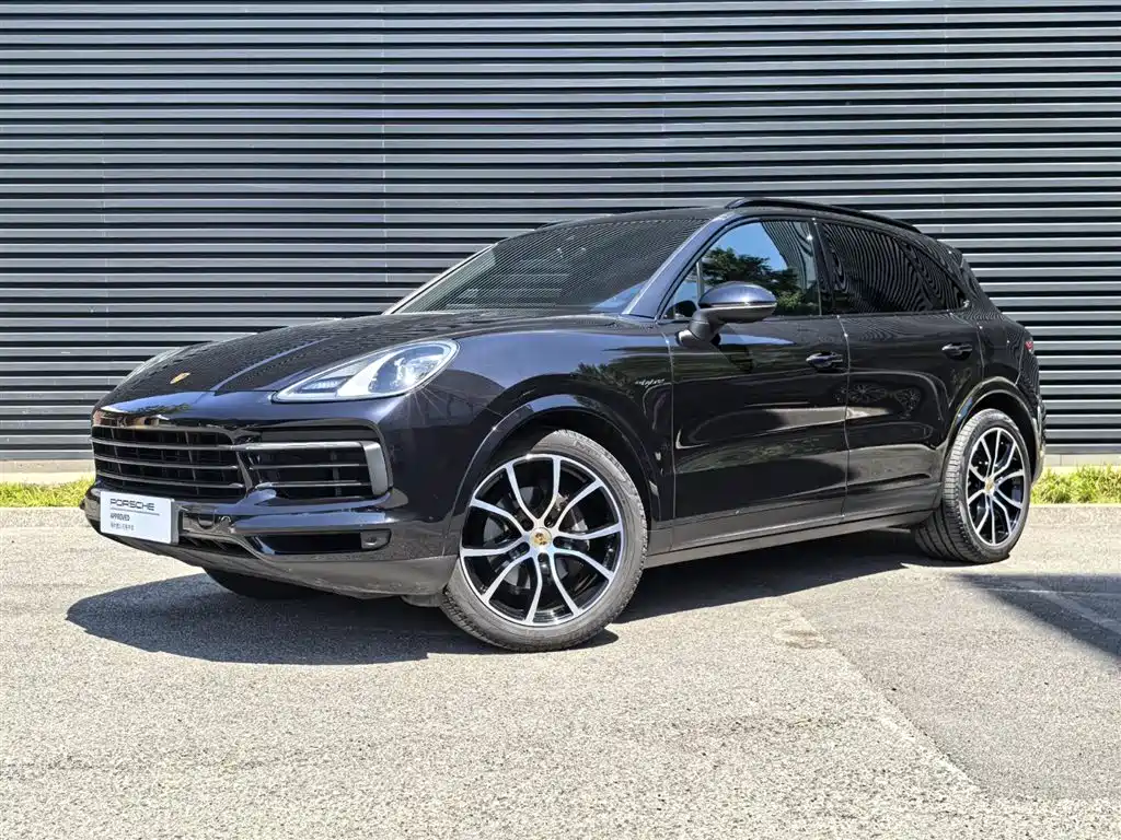 Porsche Cayenne Hybrid 2022