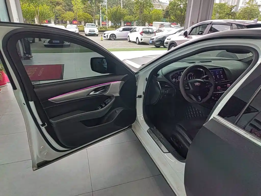 Cadillac CT5 — миниатюра 16