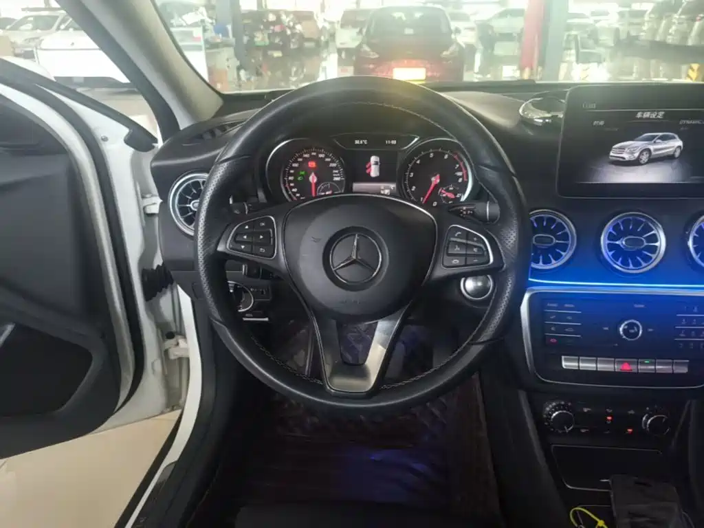 Mercedes-Benz GLA — миниатюра 11