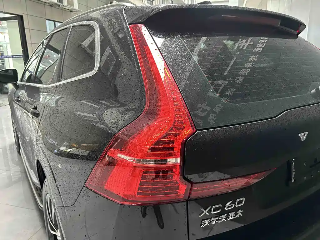 Volvo XC60 2023 B5 Luxury