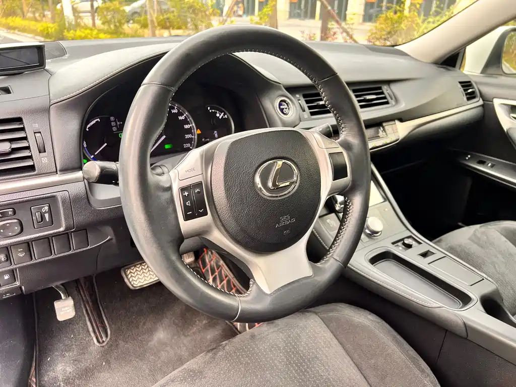 Lexus CT — миниатюра 10