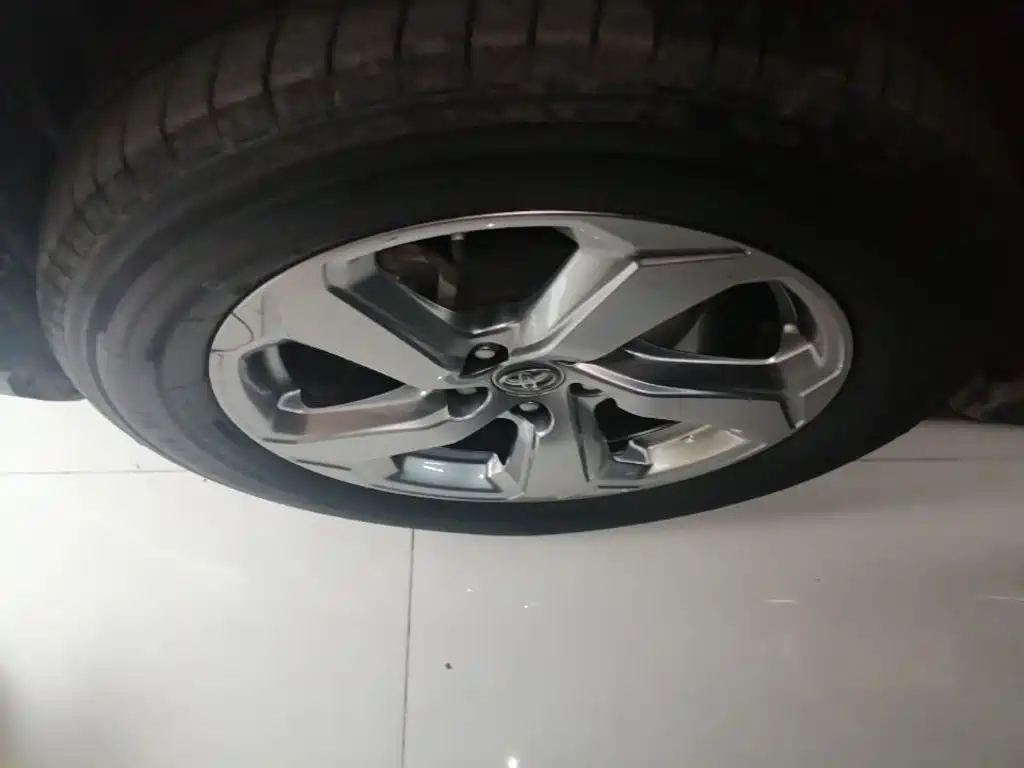 Toyota RAV4 — миниатюра 23