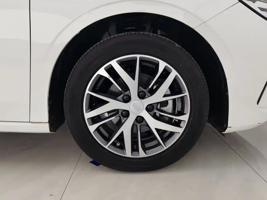 Geely Emgrand — миниатюра 6