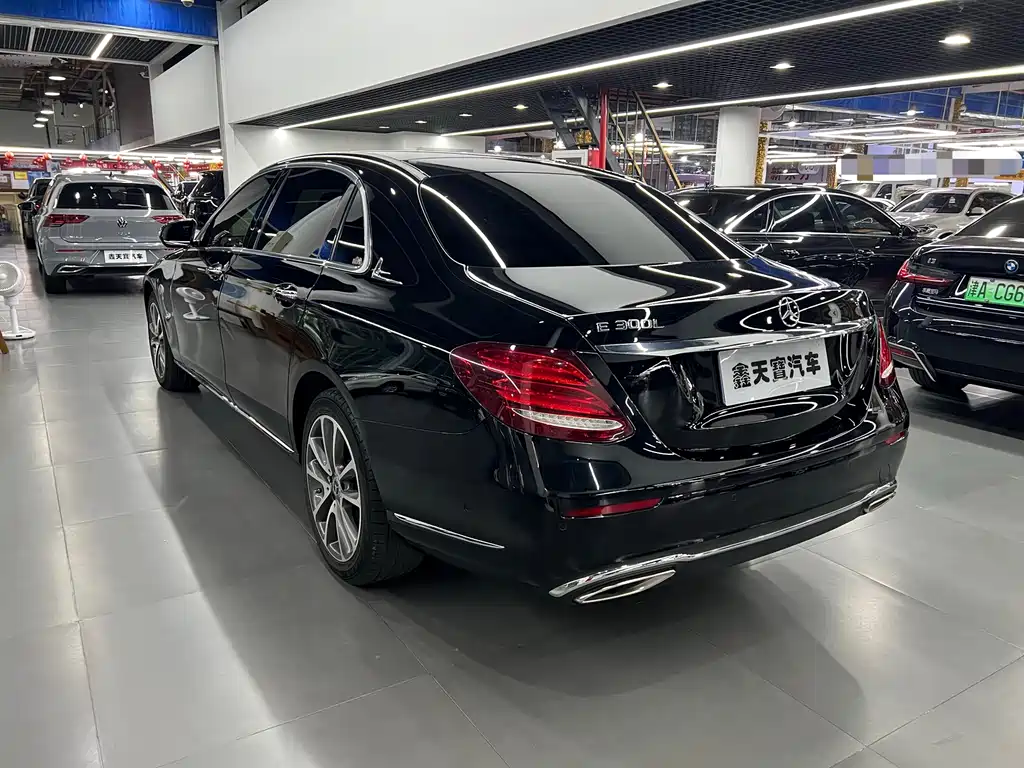 Mercedes-Benz E-Class — миниатюра 2