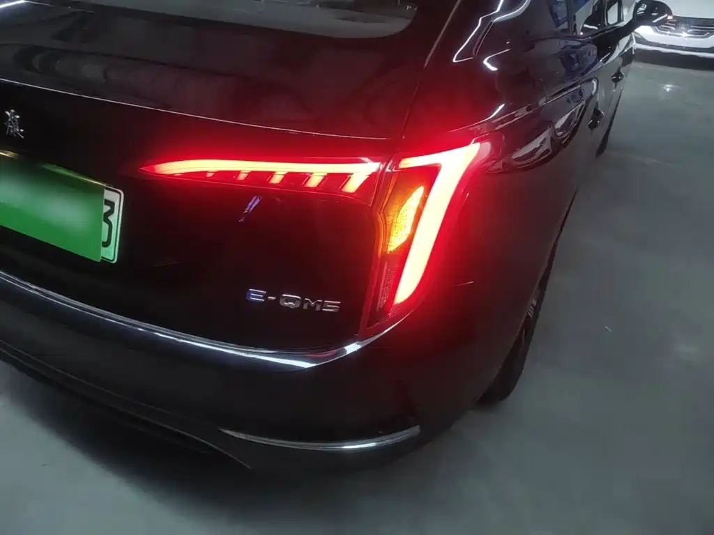 Hongqi Hongqi E-QM5 — миниатюра 8