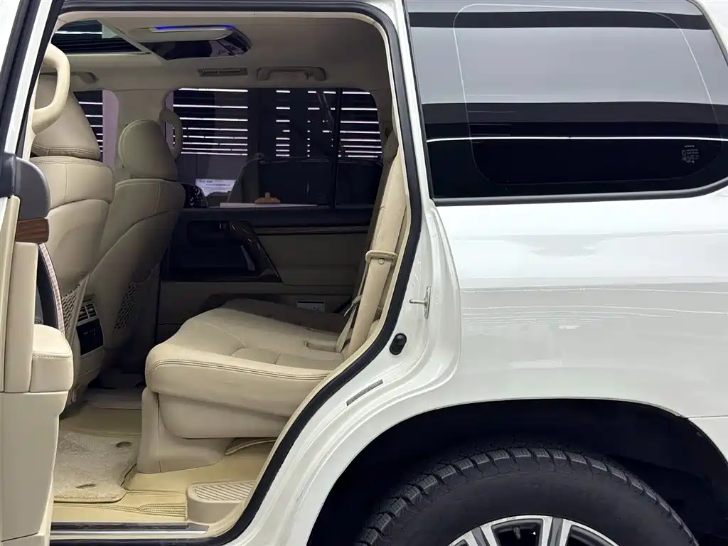 Toyota Land Cruiser 2018 4.6L GX-R