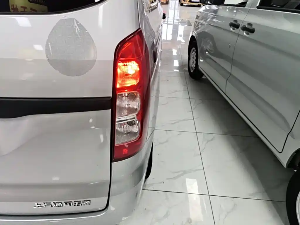 Wuling Hongguang V — миниатюра 8