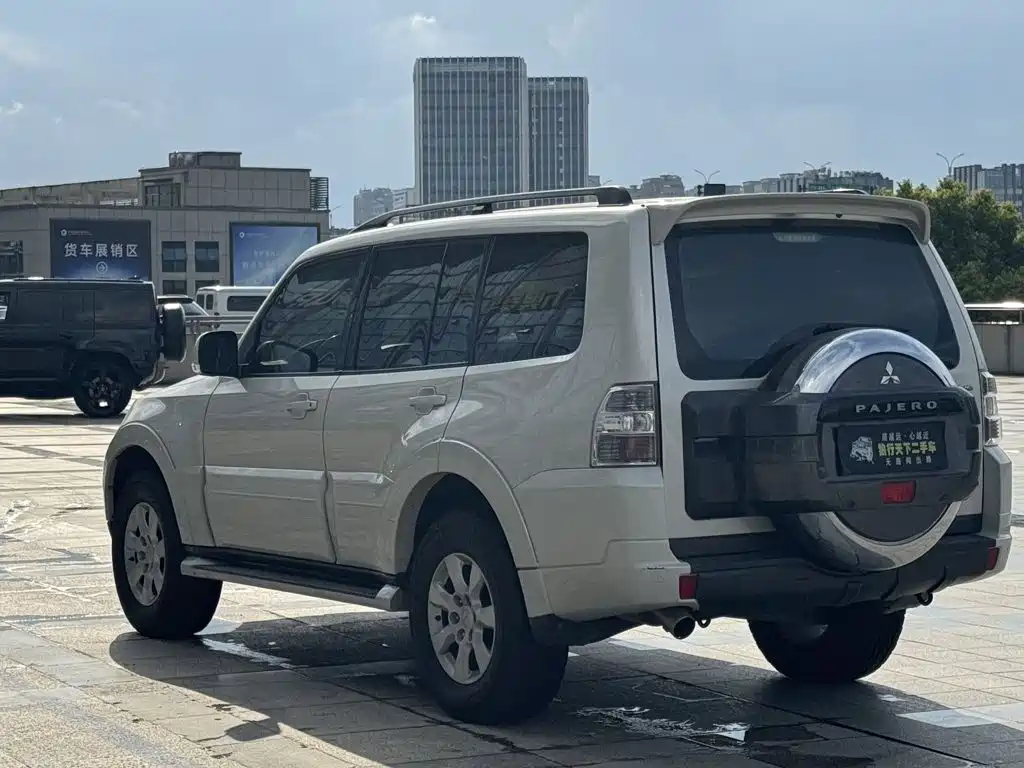 Mitsubishi Pajero (Import) — миниатюра 10