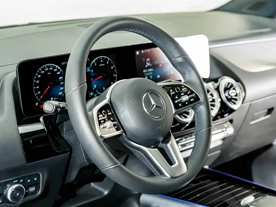 Mercedes-Benz GLA — миниатюра 10