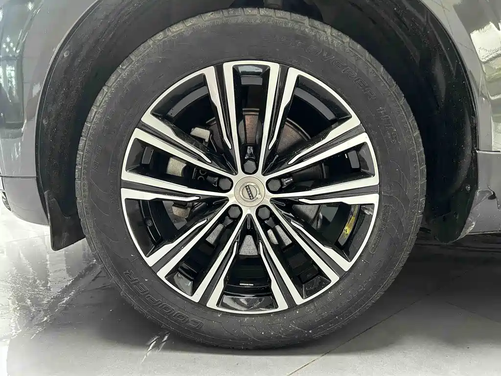 Volvo XC60 2022 B5 Luxury
