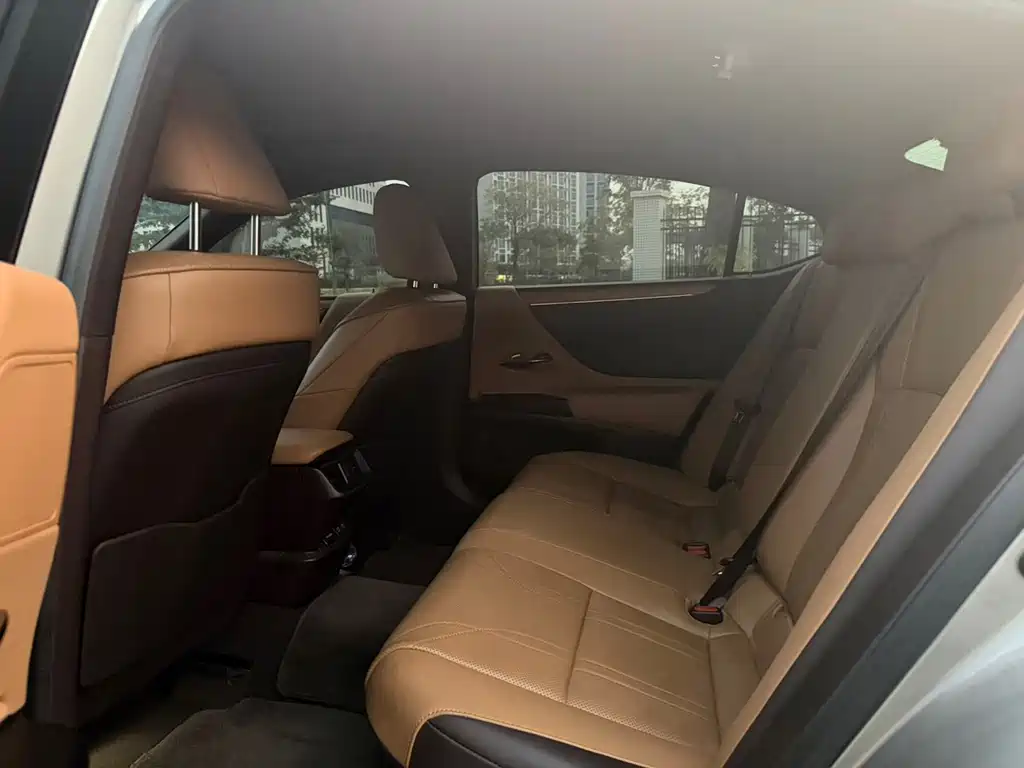 Lexus ES — миниатюра 7