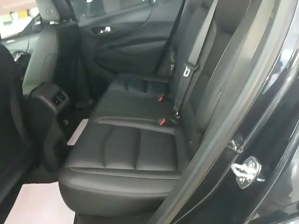 Chevrolet Equinox — миниатюра 17
