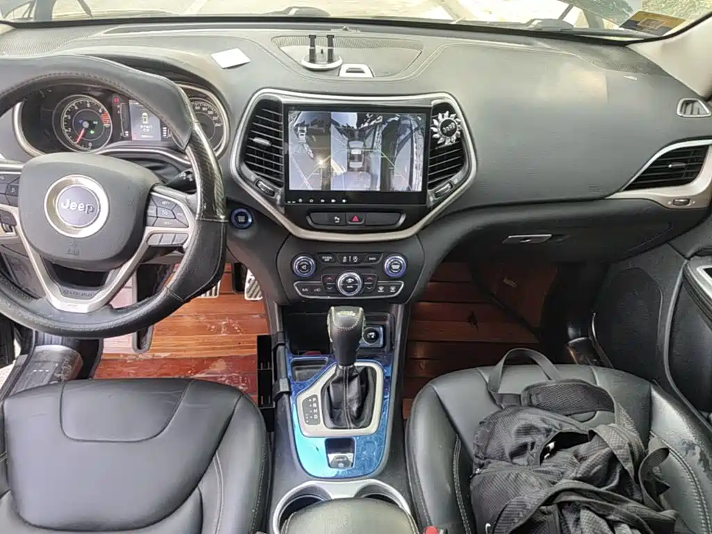 Jeep Cherokee — миниатюра 13
