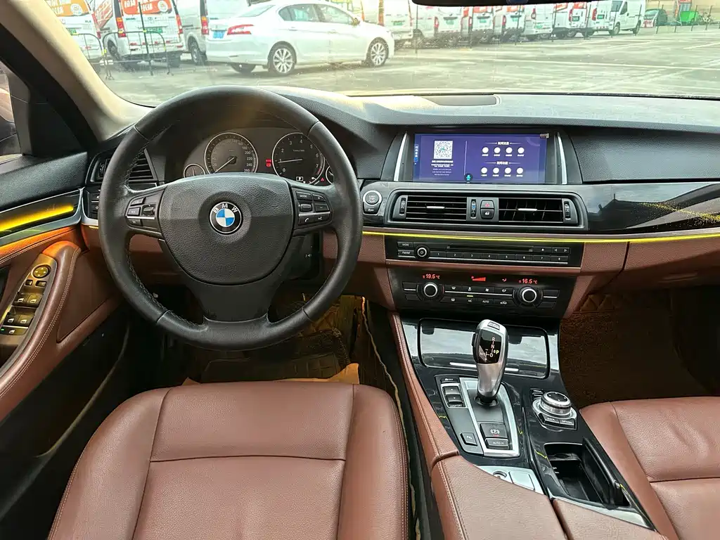 BMW 5 Series — миниатюра 10