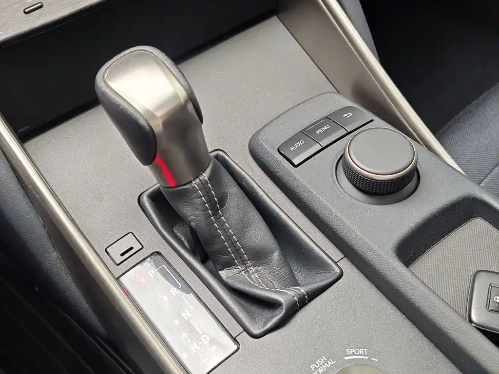 Lexus IS 2017 300 Lead