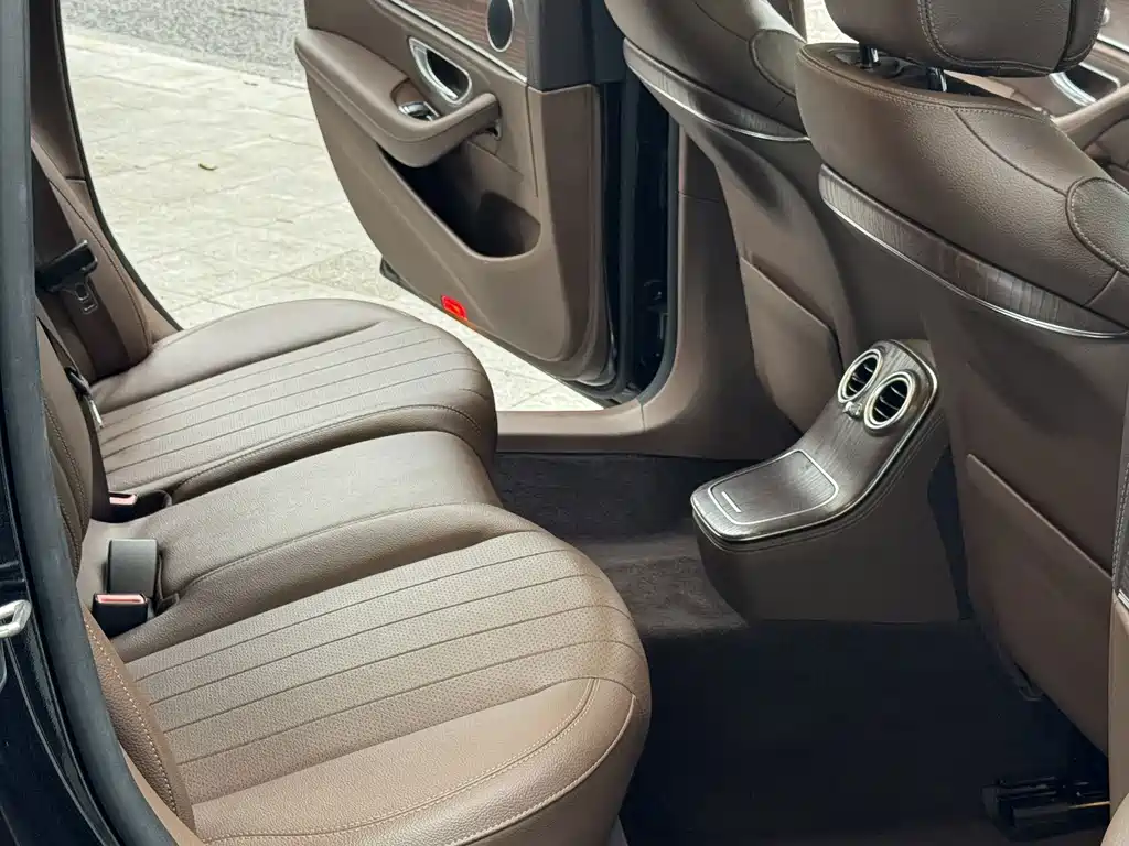 Mercedes-Benz E-Class — миниатюра 7