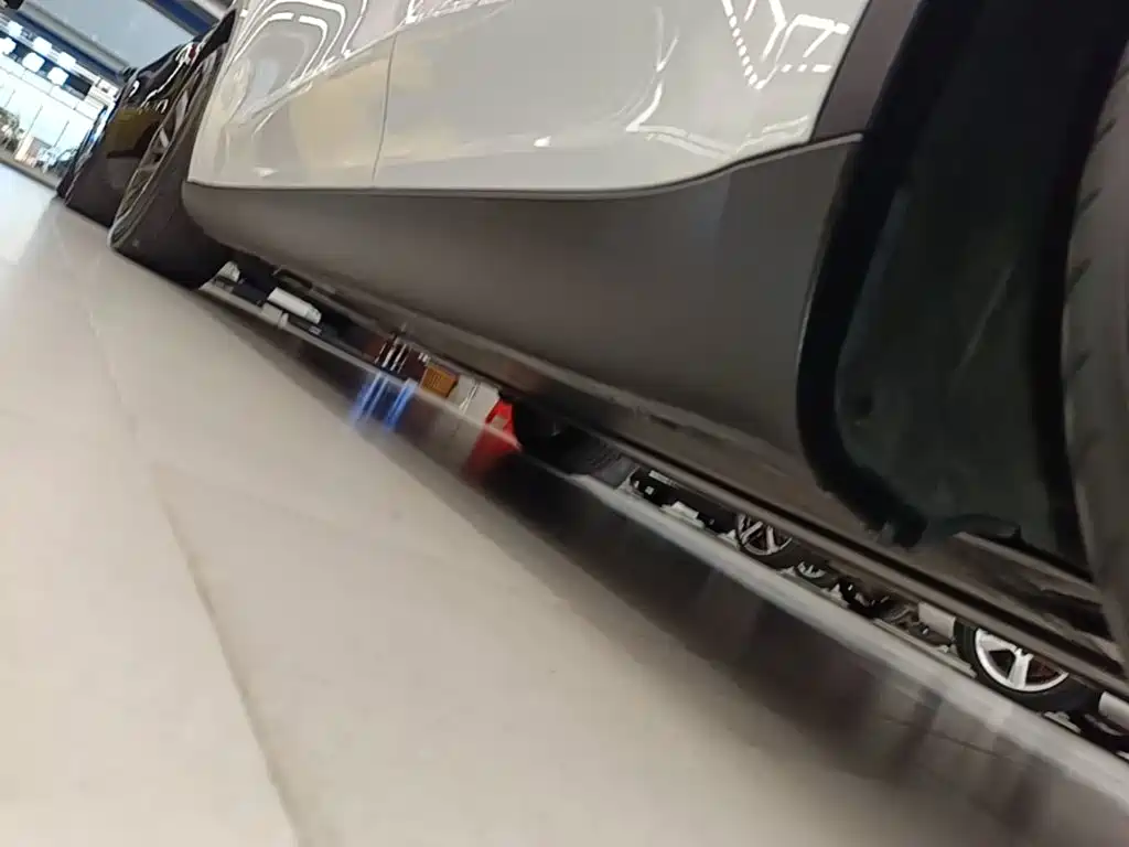 Tesla Model Y — миниатюра 22