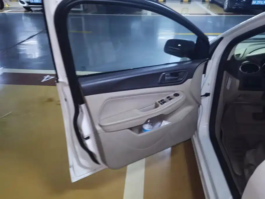 Ford Focus — миниатюра 7