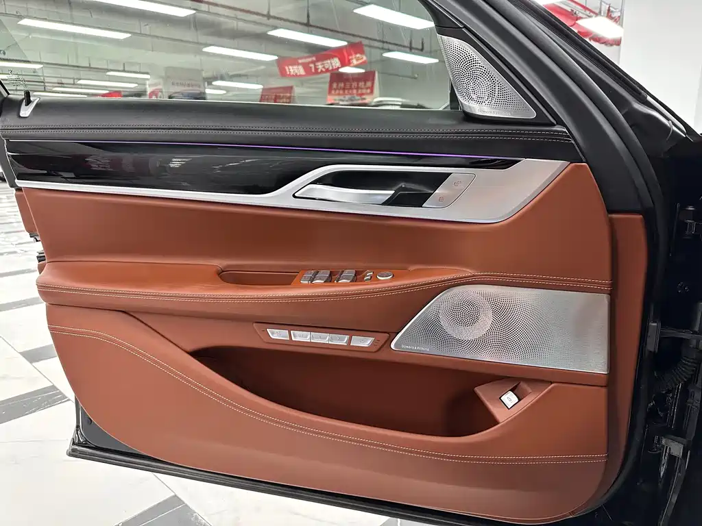 BMW 7 Series — миниатюра 27