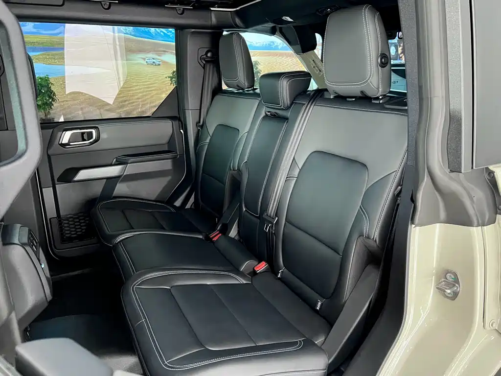 Ford Bronco — миниатюра 10