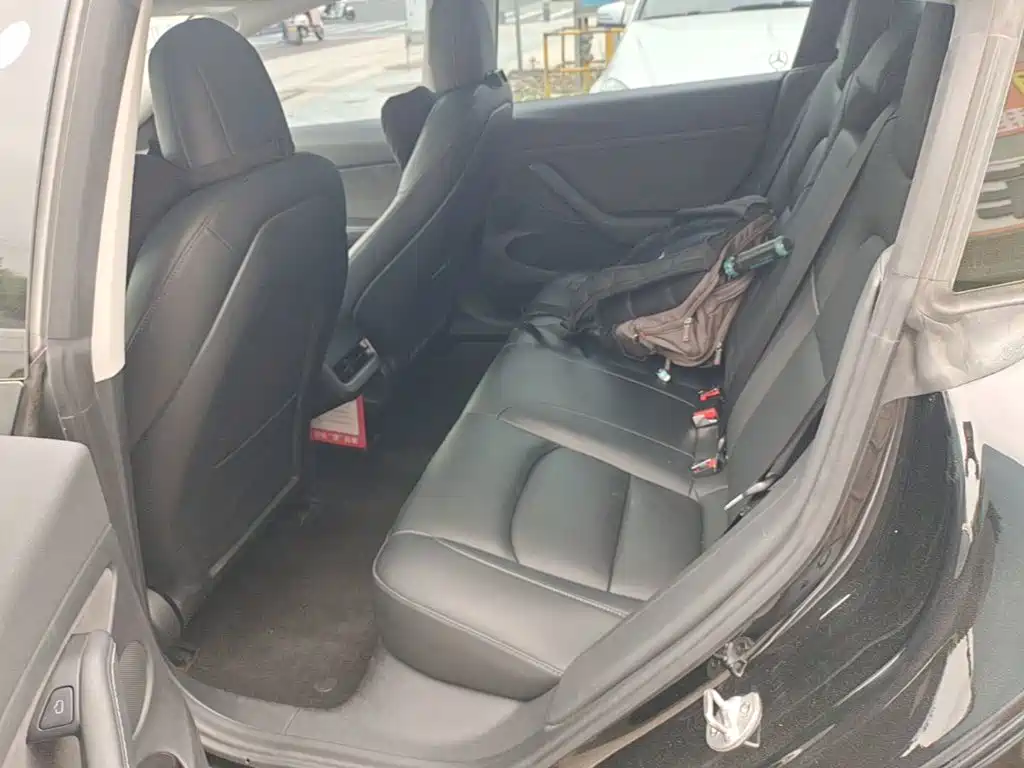 Tesla Model 3 — миниатюра 17