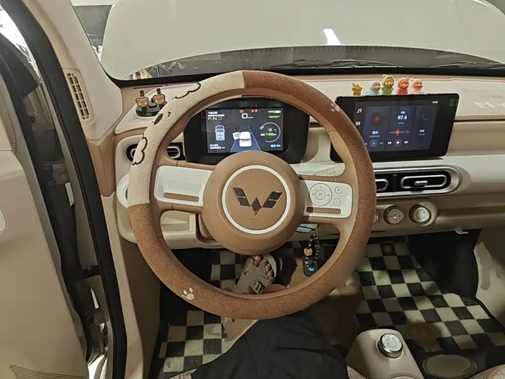 Wuling MINIEV — миниатюра 11