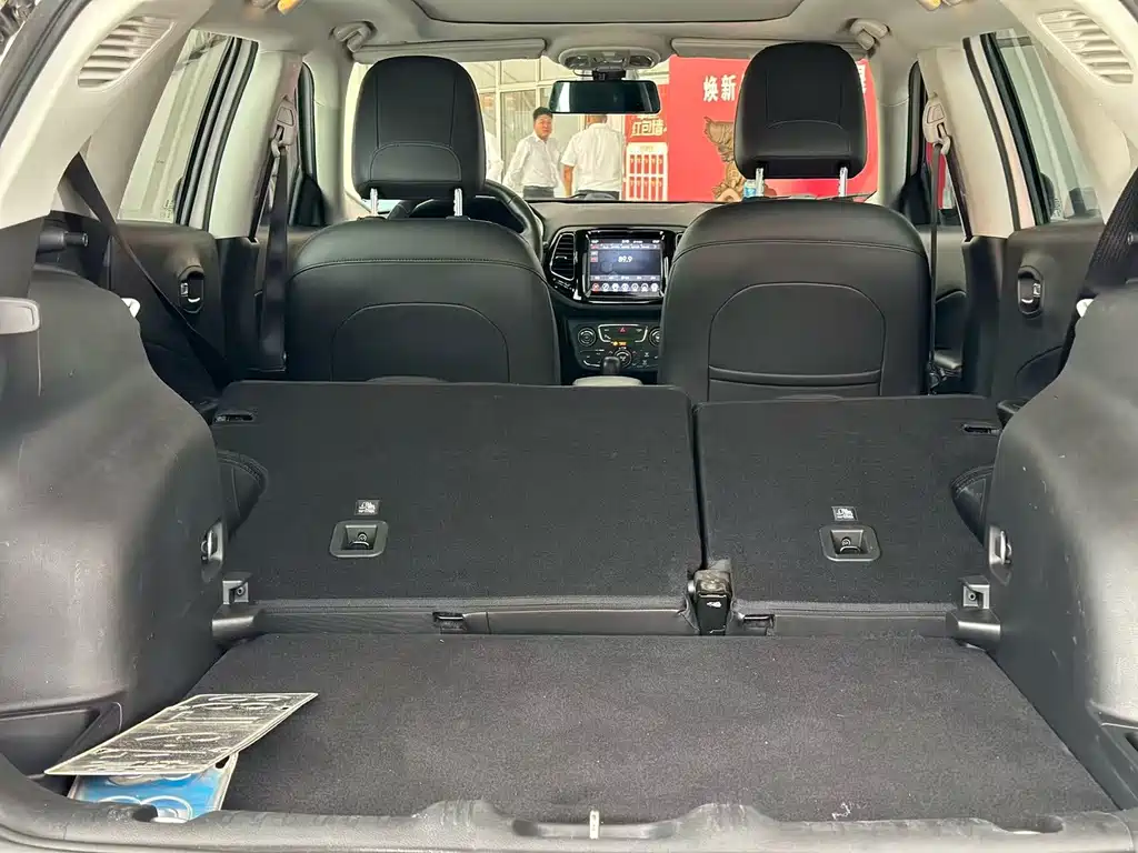 Jeep Compass — миниатюра 9