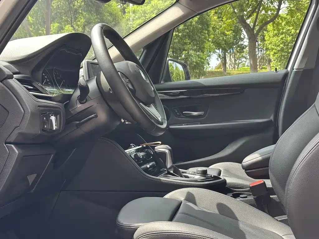 BMW 2 Series Active Tourer — миниатюра 8